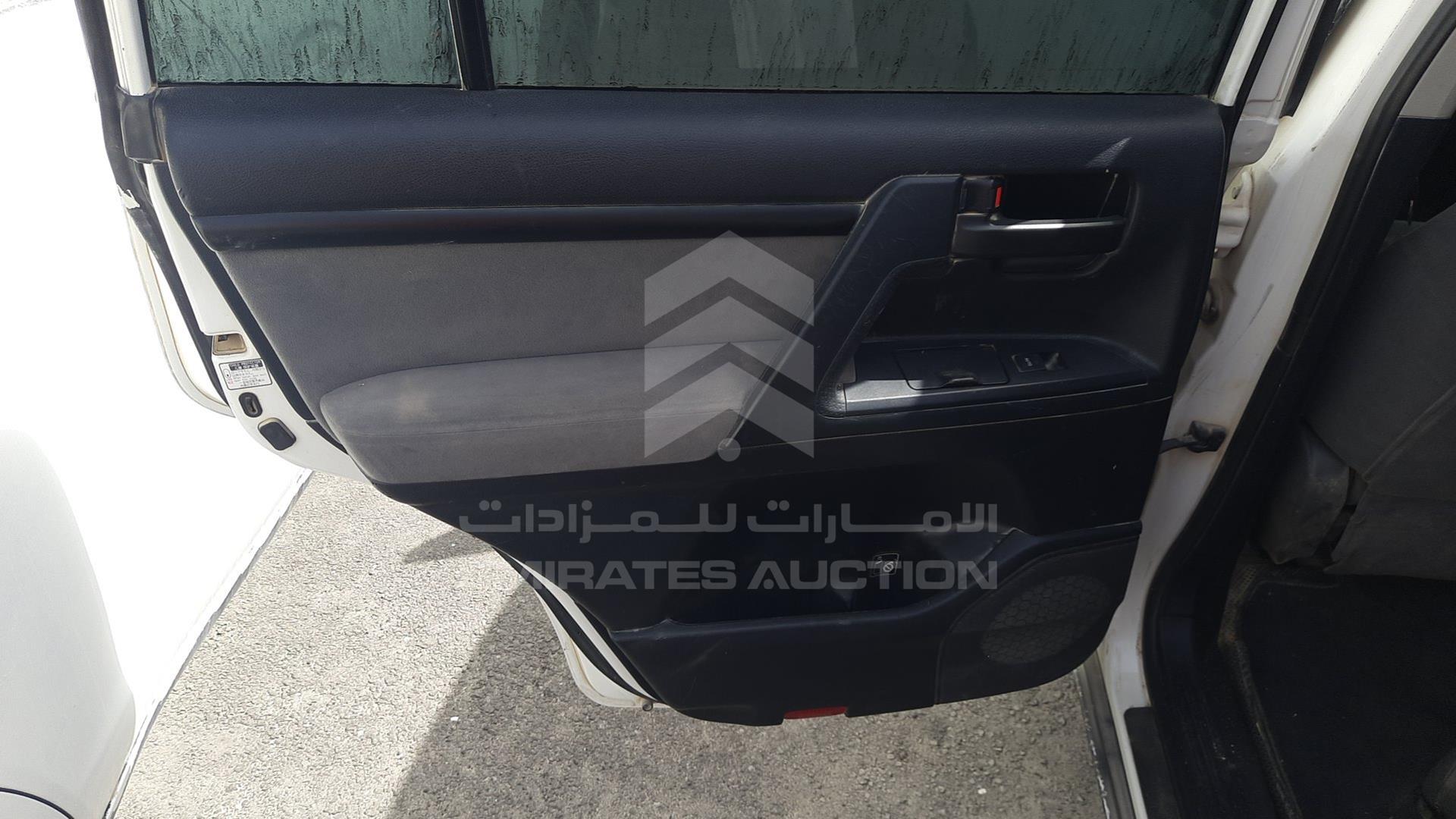 2011 TOYOTA LAND CRUISER VIN: JTMDU09J9B4034810