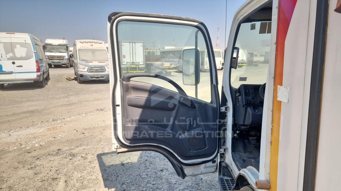 اسوزو بيك - اب 2014 — الباب الأمامي الأيسر — صورة 10