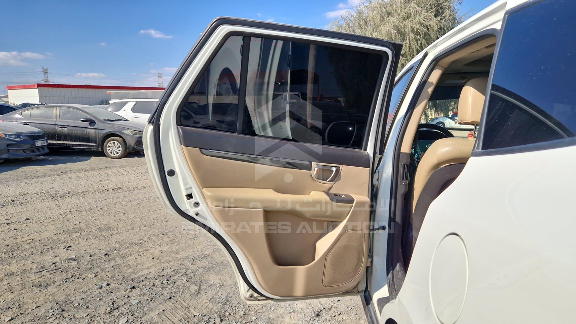 2011 HYUNDAI SANTA FE VIN: KMHSH81G6BU721605