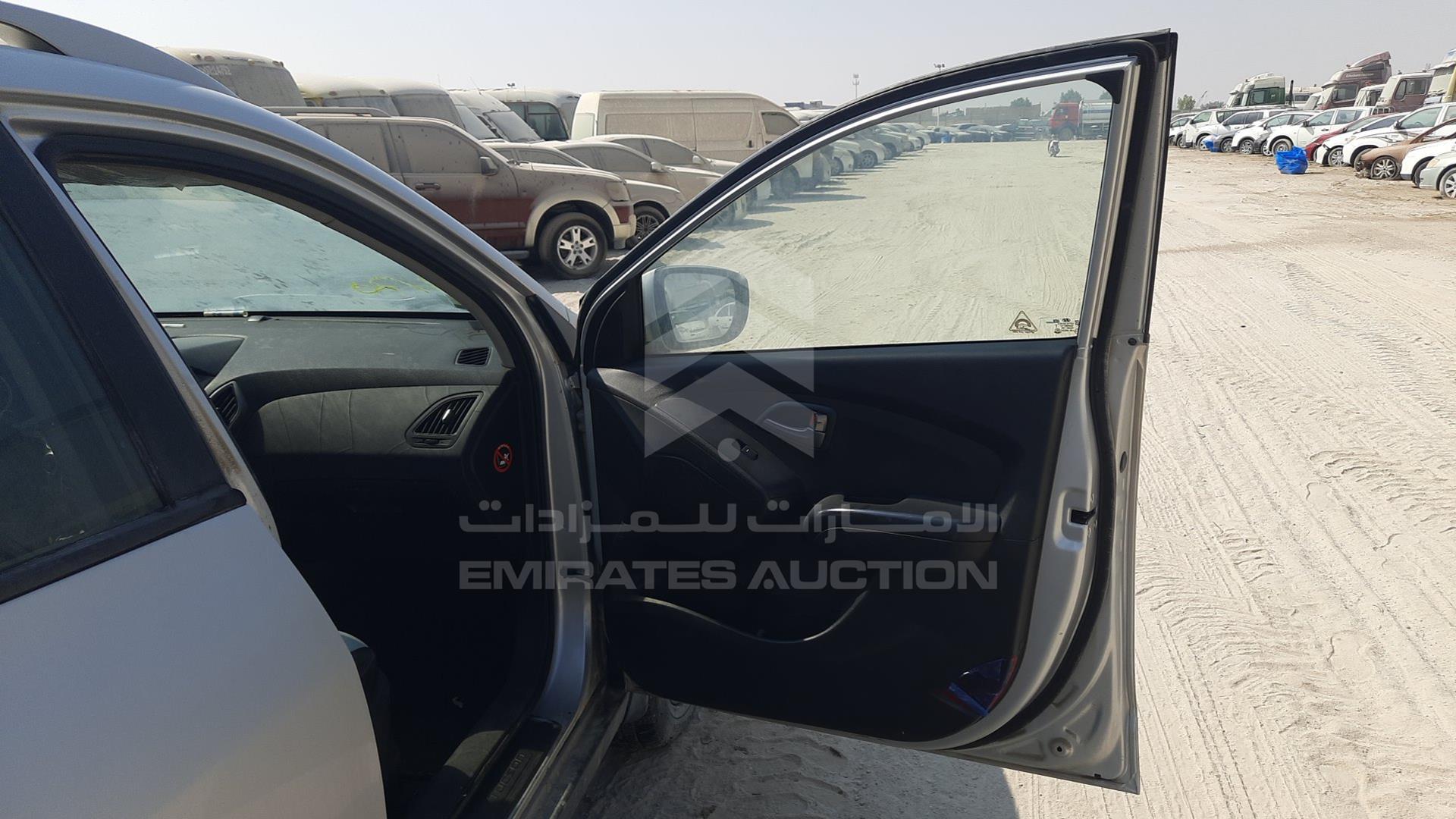 2015 HYUNDAI TUCSON VIN: KMHJT81E7FU056065