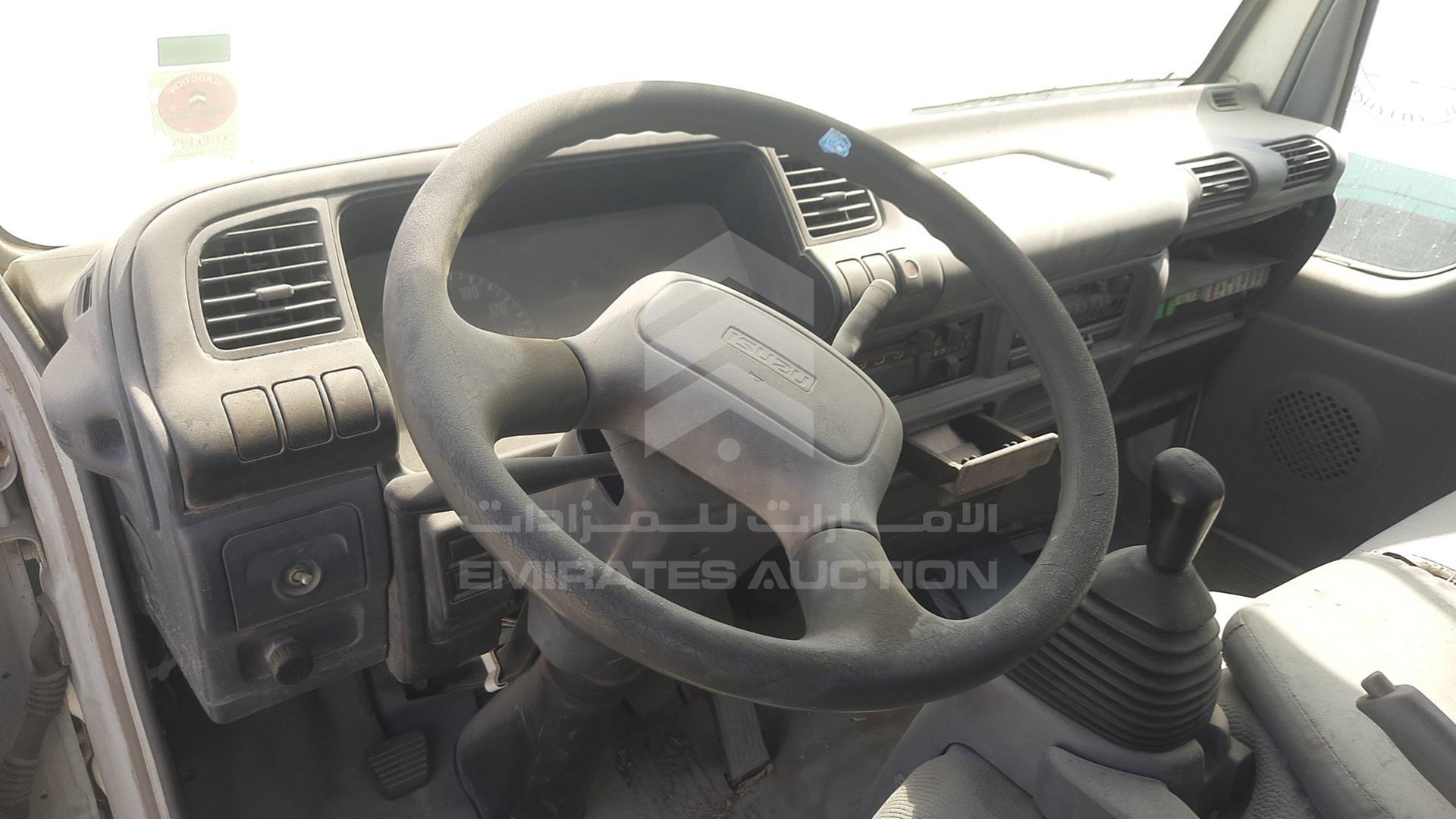 2008 ISUZU NKR VIN: JAAJP24G587K01907
