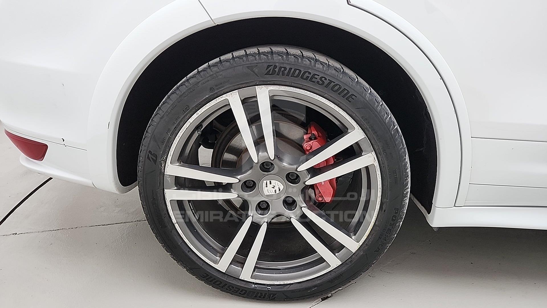 2013 PORSCHE CAYENNE GTS VIN: WP1ZZZ92ZDLA76369