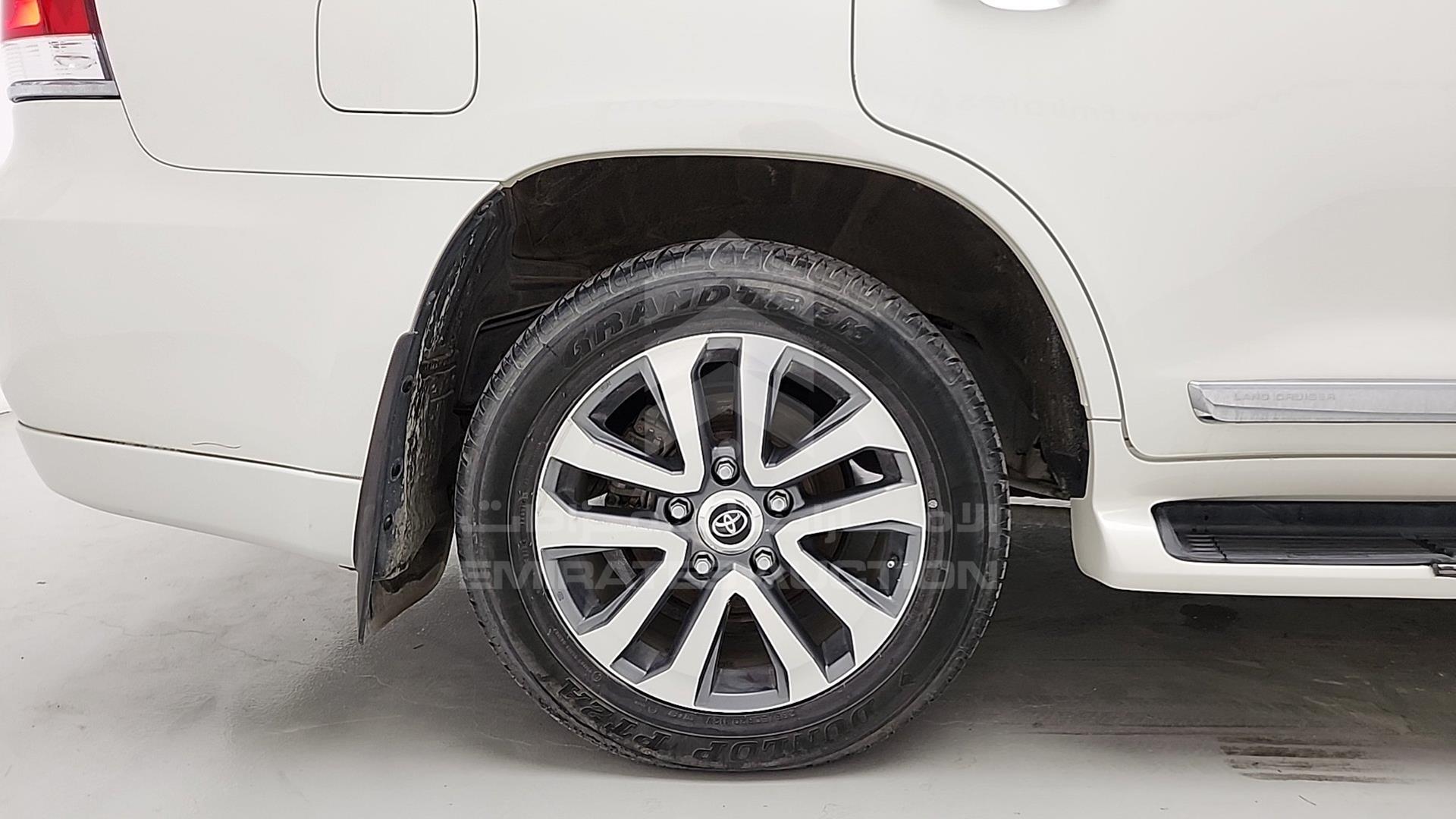 2016 TOYOTA LAND CRUISER VIN: JTMHX05J8G4122074