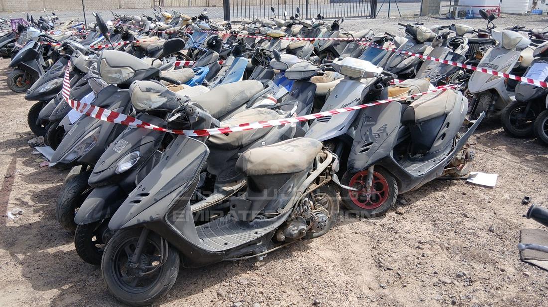20 Scooter - Scrap without document — Front Left Angle — Photo 4