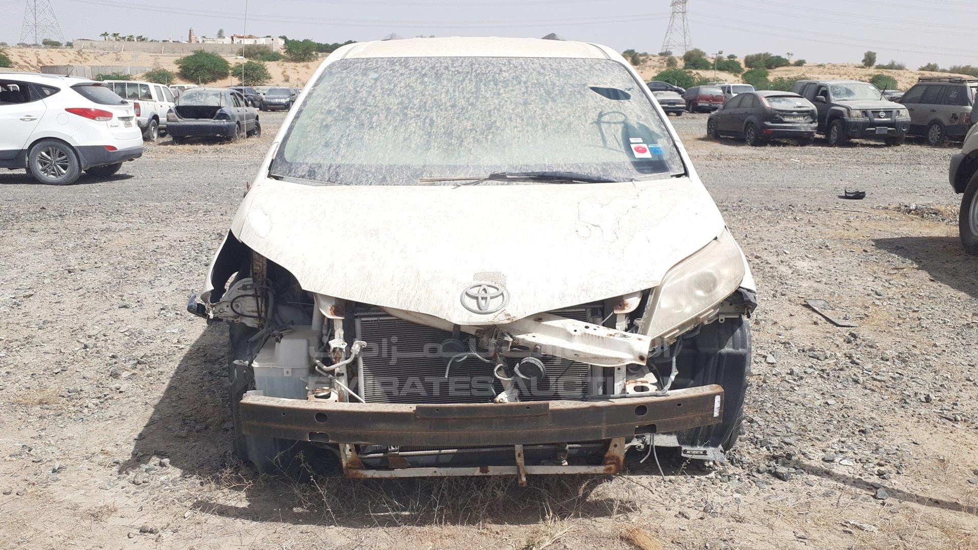 2014 TOYOTA SIENNA VIN: 5TDKK3DC2ES419884