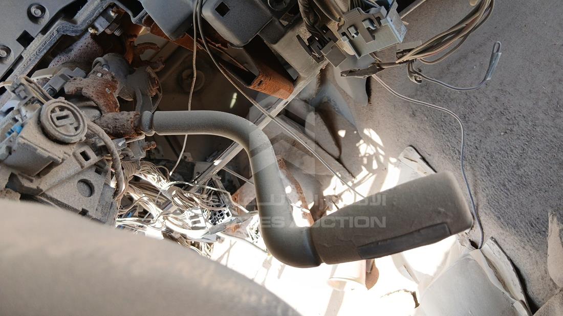 2005 GMC Sierra — Gear View — Photo 15