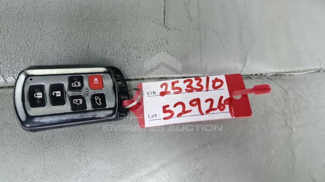 2012 Toyota Sienna — Keys — Photo 4