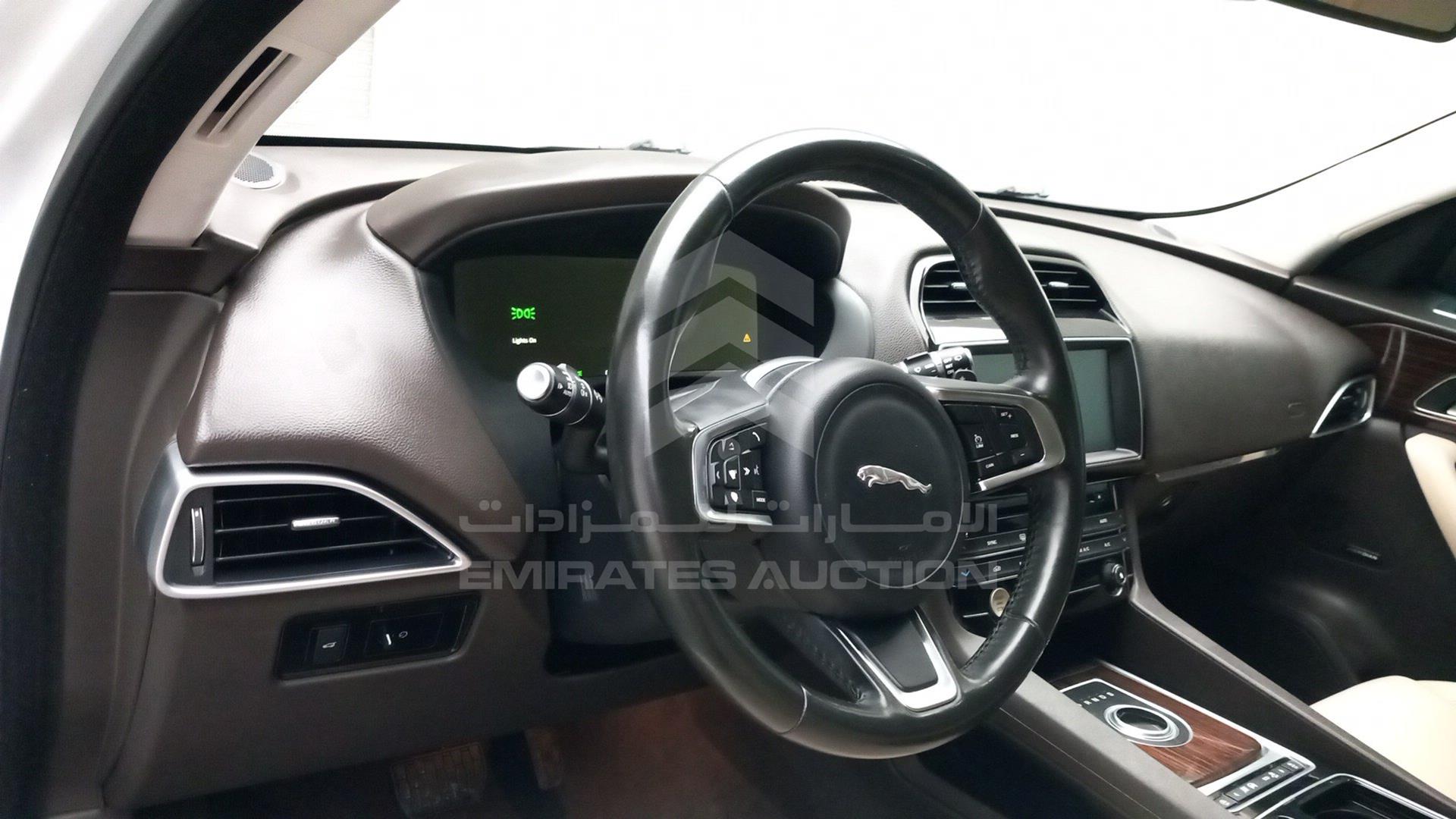 2018 JAGUAR F-PACE VIN: SADCA2BX6JA277882