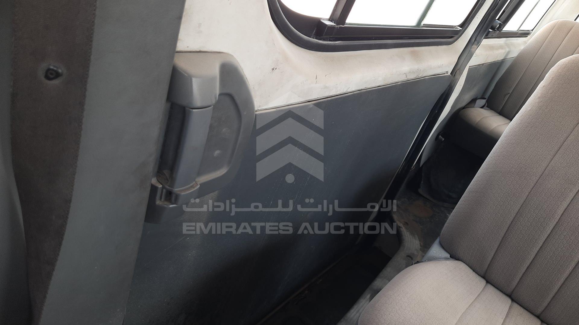 2010 TOYOTA HIACE VIN: JTGJX02P8A0033083