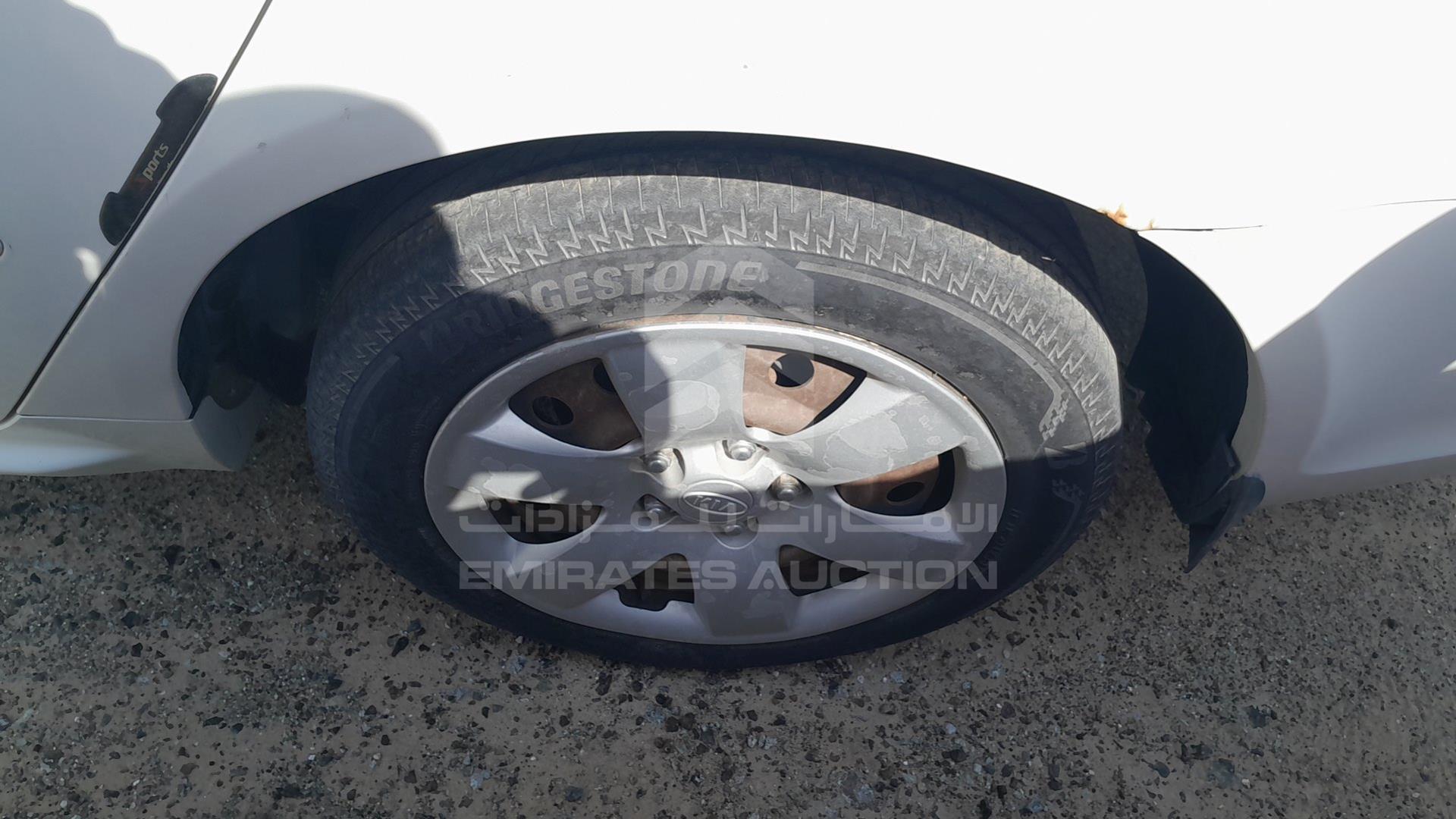 2010 KIA OPTIMA VIN: KNAGG4172A5440543