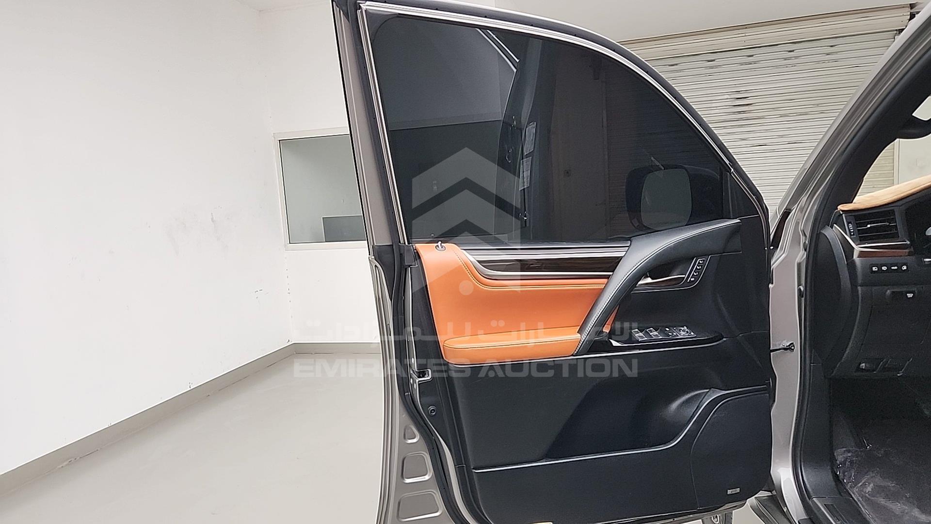 2018 LEXUS LX 570 VIN: JTJHY00W2J4259693