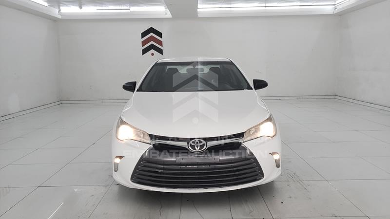 6T1BF9FK9HX695666 Auction: EmiratesAuction Lot: 422756 6T1BF9FK9HX695666 Toyota Camry 2017 WHITE Photo 1