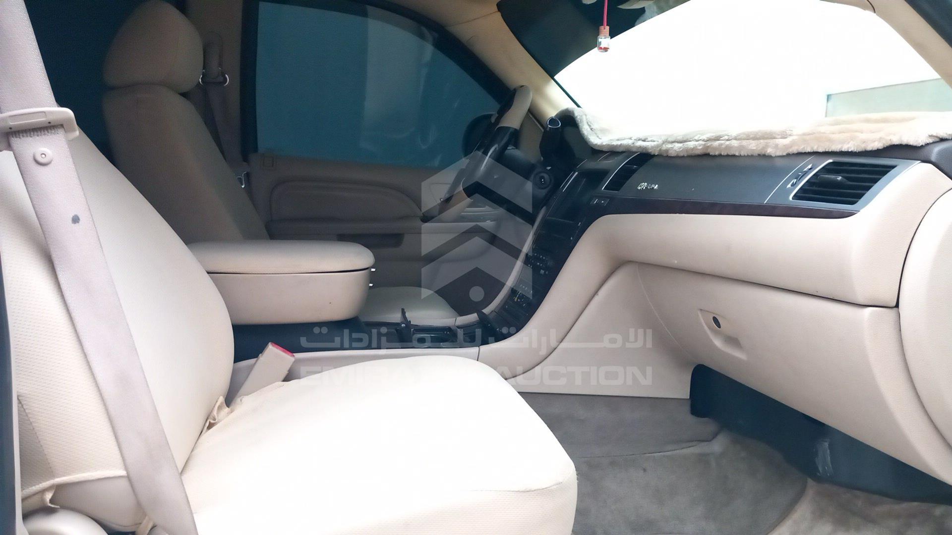 2011 CADILLAC ESCALADE VIN: 1GYS3EEJ1BR157902