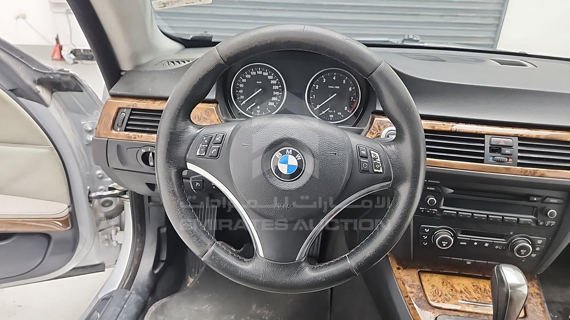 2007 BMW 325 VIN: WBAWB31037PU80957