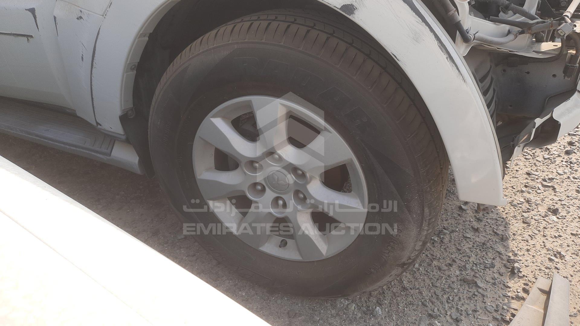 2013 MITSUBISHI PAJERO VIN: JMYLRV95WDJ702131