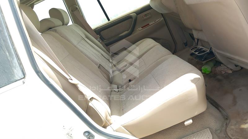 VIN: JTEHJ09J565123733 Auction: EmiratesAuction Lot: 404955 VIN: JTEHJ09J565123733 Toyota Land Cruiser 2006 WHITE Photo 21