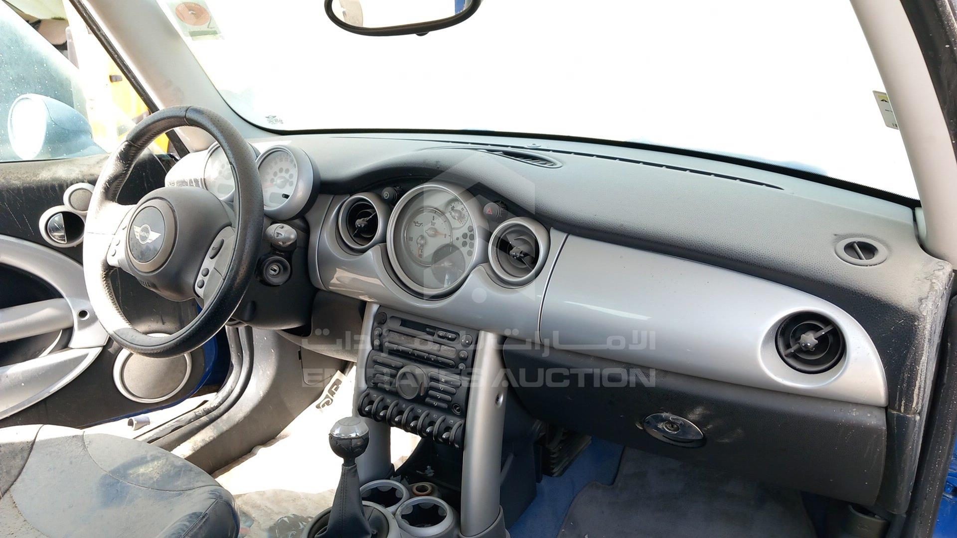 2005 MINI COOPER VIN: WMWRE31045TD32098