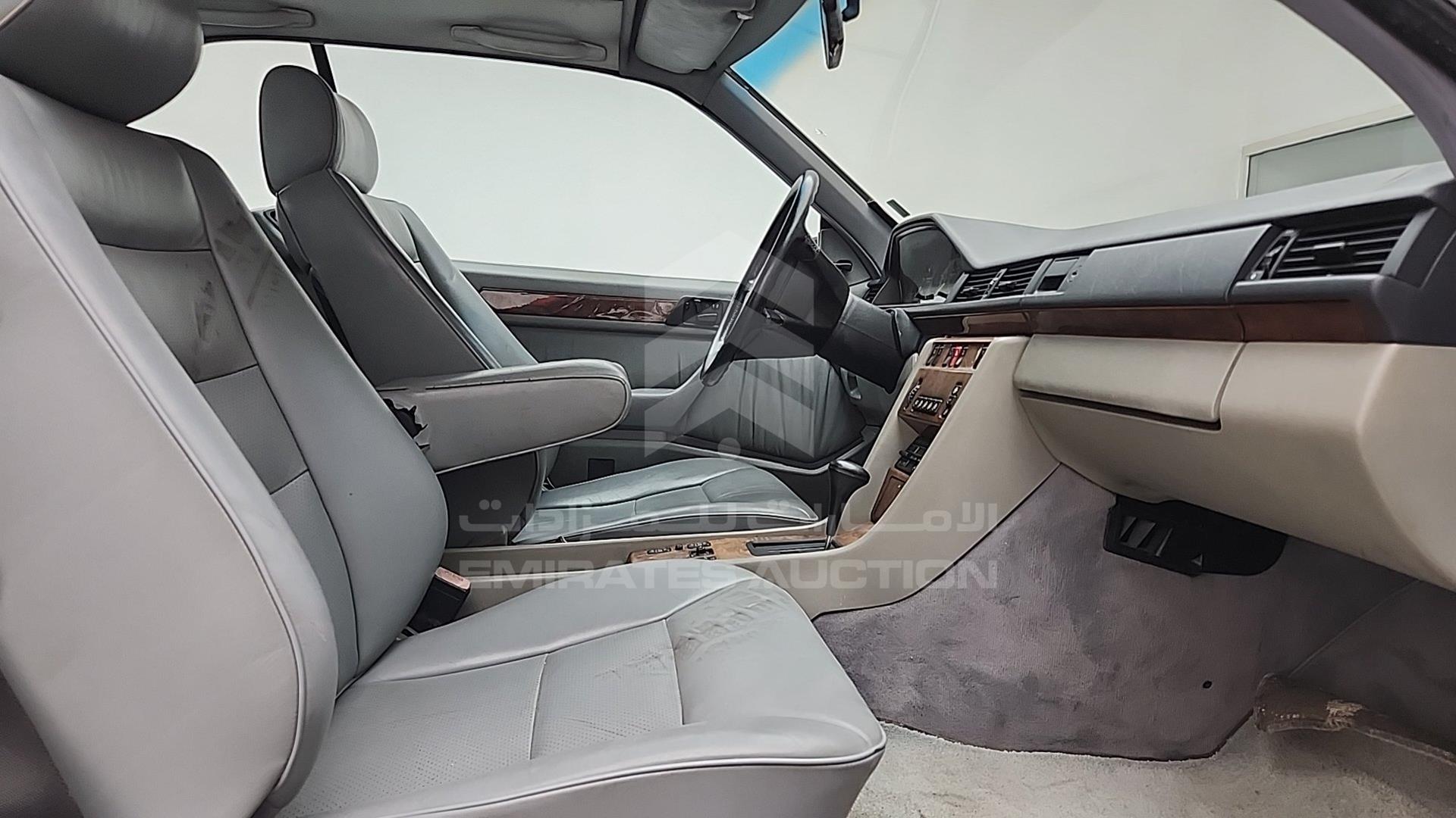 1990 MERCEDES CE 300 VIN: WDBEA51D6LB147139