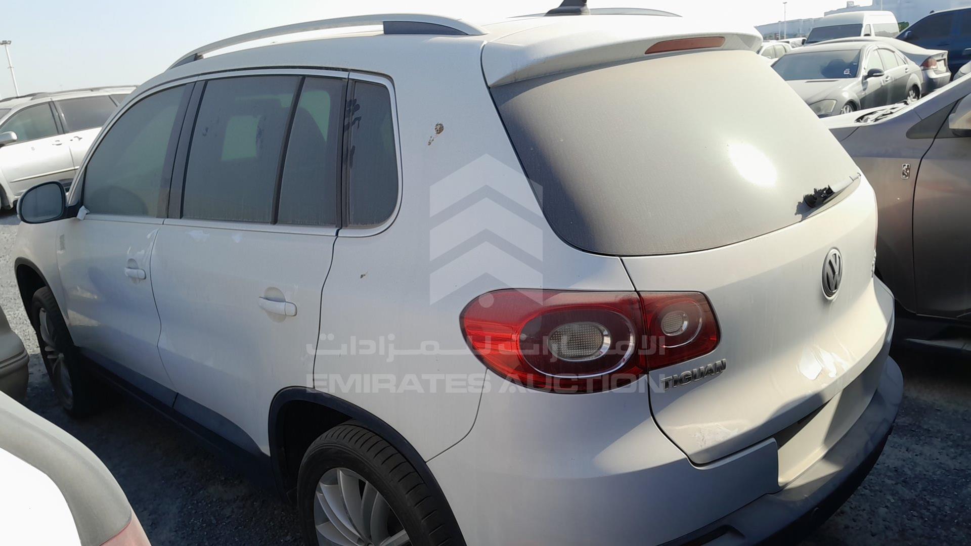 2011 VOLKSWAGEN TIGUAN VIN: WVGCE15N3BW008422