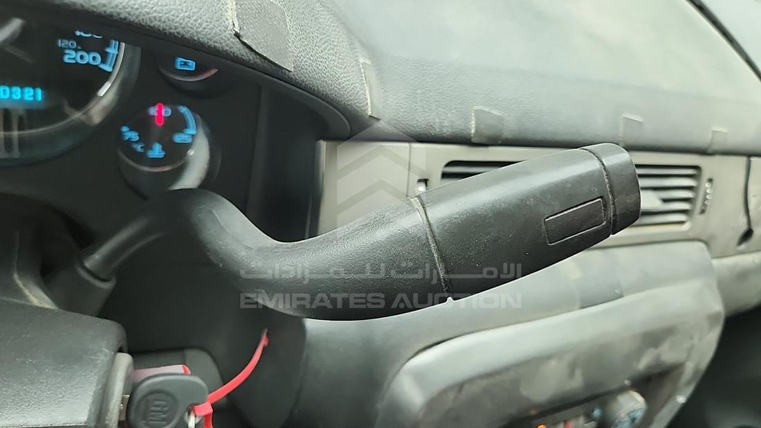 2008 Chevrolet Tahoe — Gear View — Photo 17