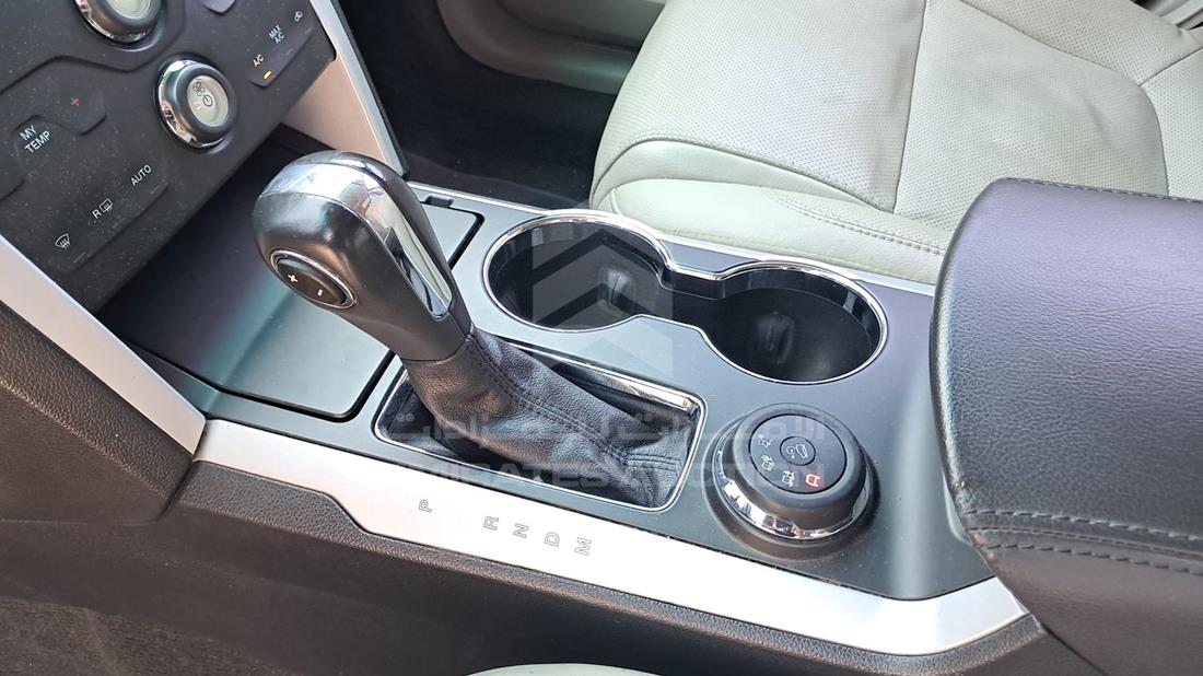 2015 Ford Explorer — Gear View — Photo 17