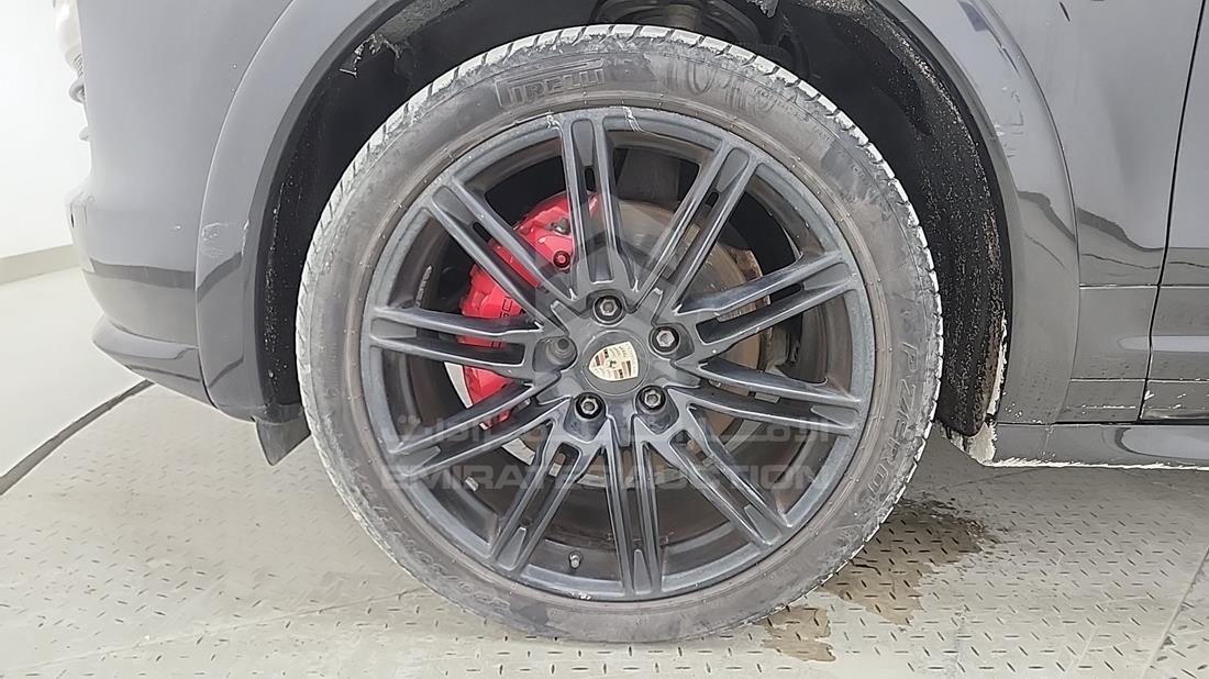 2013 Porsche Cayenne — Front Left Tyre — Photo 36