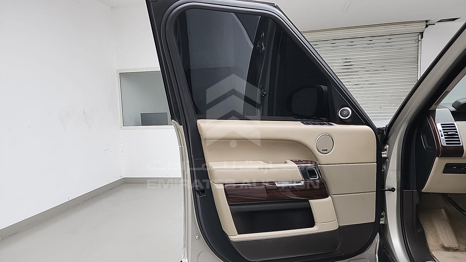 2014 RANGE ROVER VOGUE VIN: SALGS2EF1EA132650