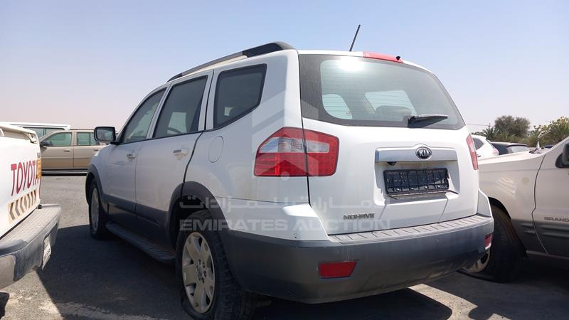 KNAKN8119F5122686 Auction: EmiratesAuction Lot: 406990 KNAKN8119F5122686 Kia Mohave 2015 WHITE Photo 5