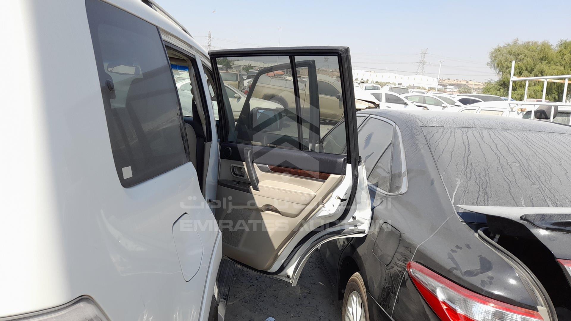 2014 MITSUBISHI PAJERO VIN: JMYLRV95WEJ705109