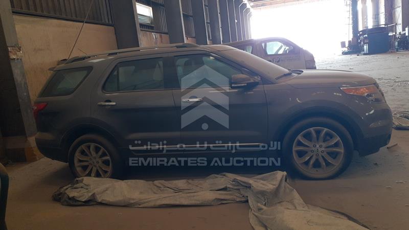 1FM5K8F83EGC18455 Auction: EmiratesAuction Lot: 409503 1FM5K8F83EGC18455 Ford Explorer 2014 GREY Photo 8
