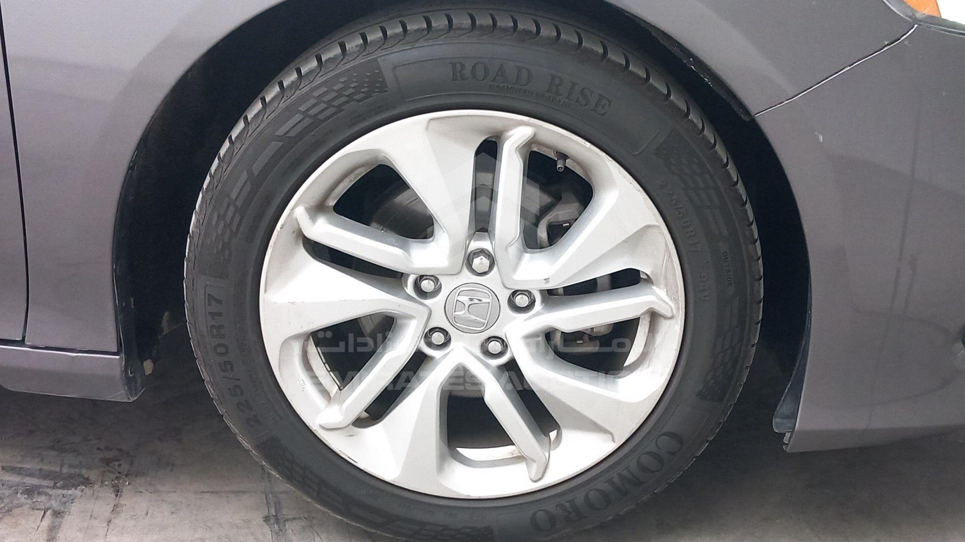 2019 HONDA ACCORD VIN: 1HGCV1F10KA077048