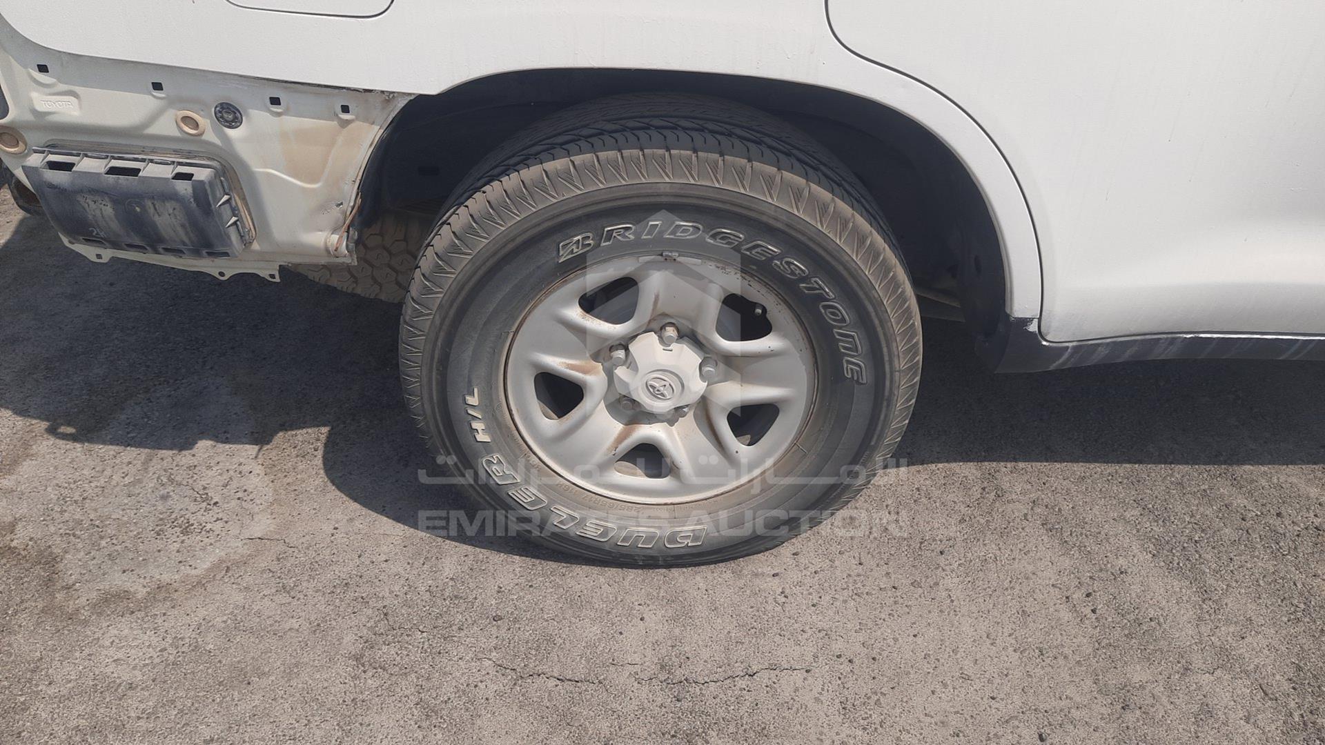 2011 TOYOTA LAND CRUISER VIN: JTMDU09J1B4033618