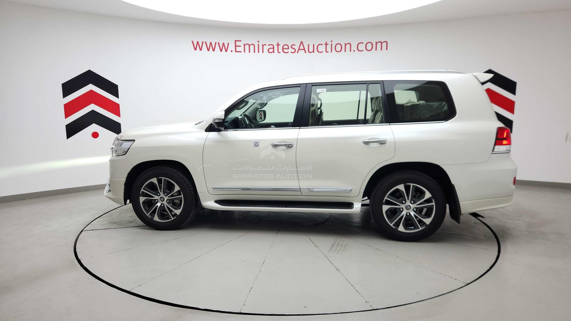 2020 TOYOTA LAND CRUISER VIN: JTMHY05J6L4088532
