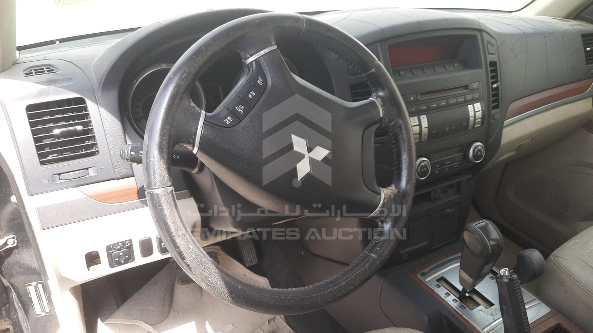 2008 MITSUBISHI PAJERO VIN: JMYLRV93W8J730399