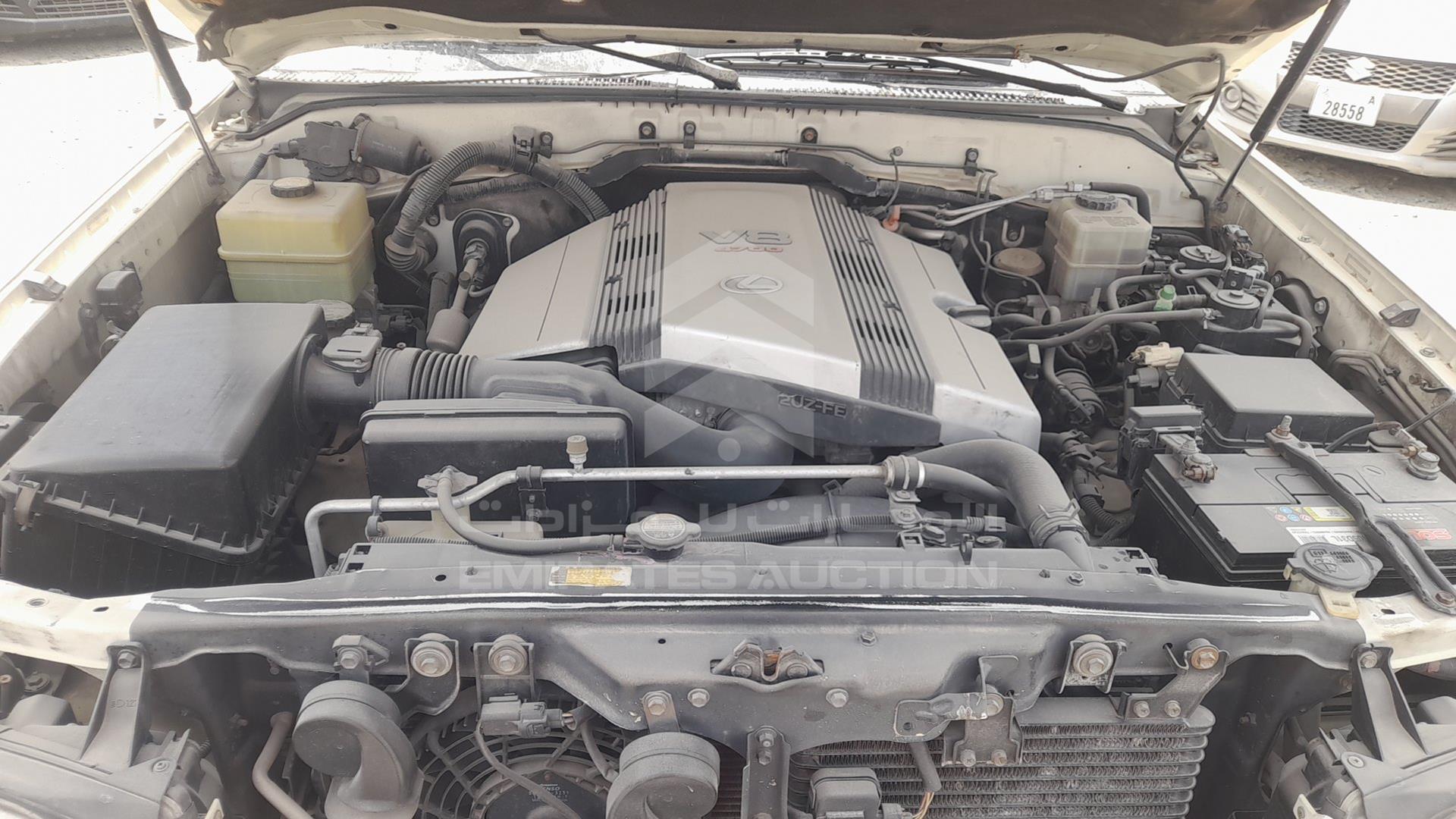 2000 LEXUS LX 470 VIN: JT6HT00W5Y0101679