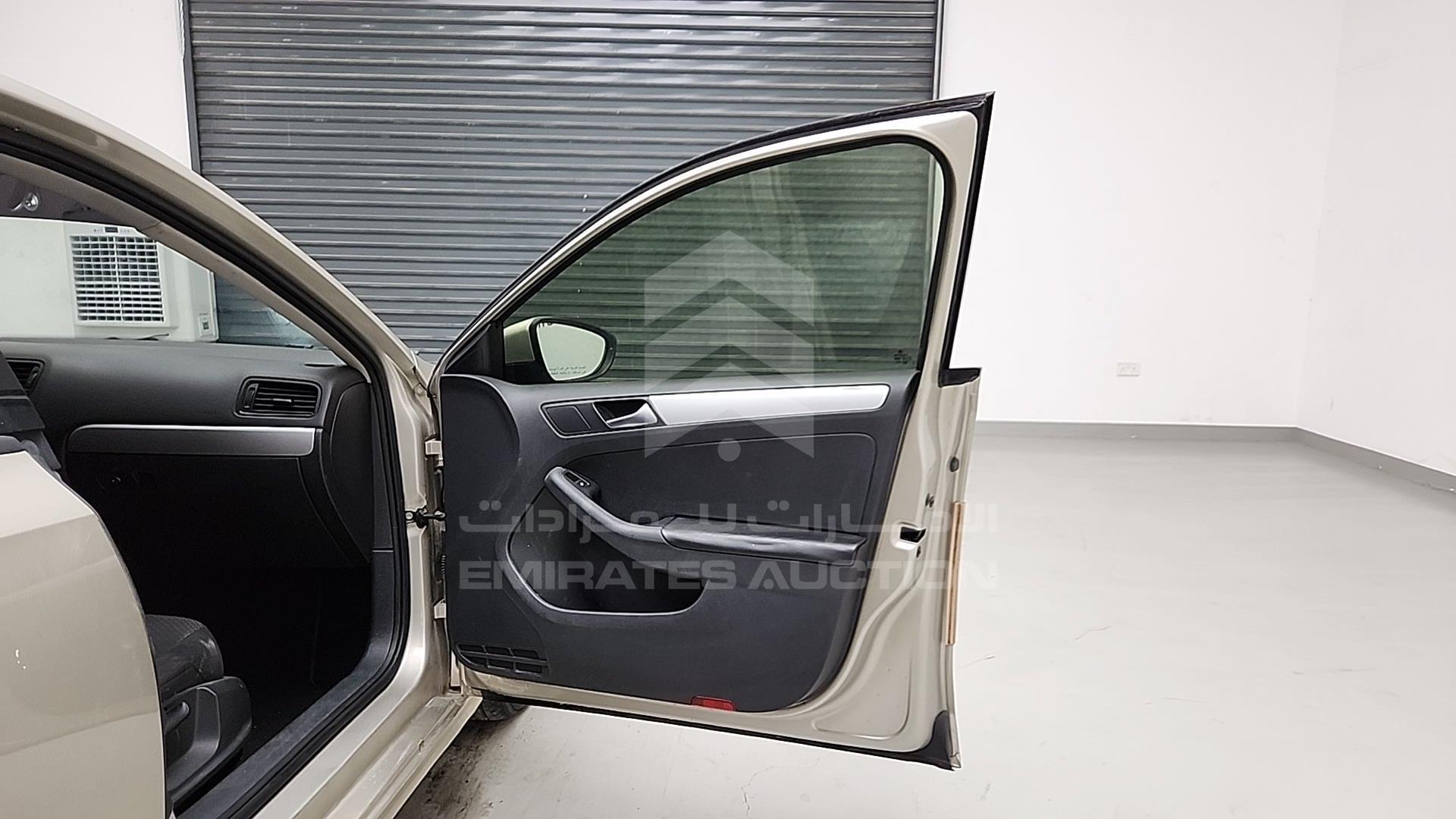2014 VOLKSWAGEN JETTA VIN: WVWRV1AJ4EM215497