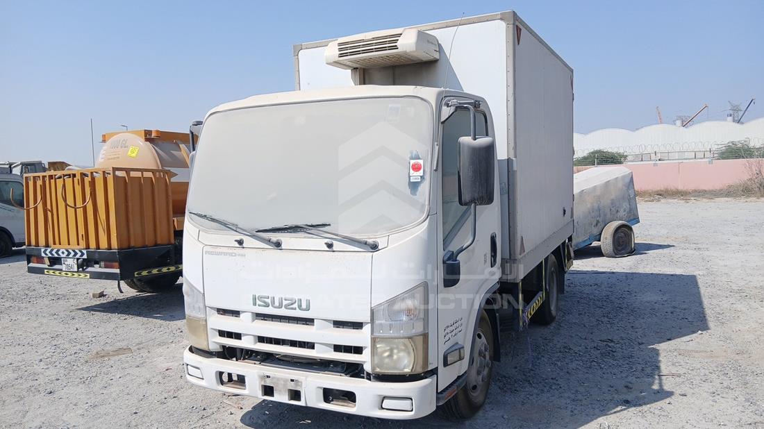 2014 Isuzu NMR — Front Left Angle — Photo 5