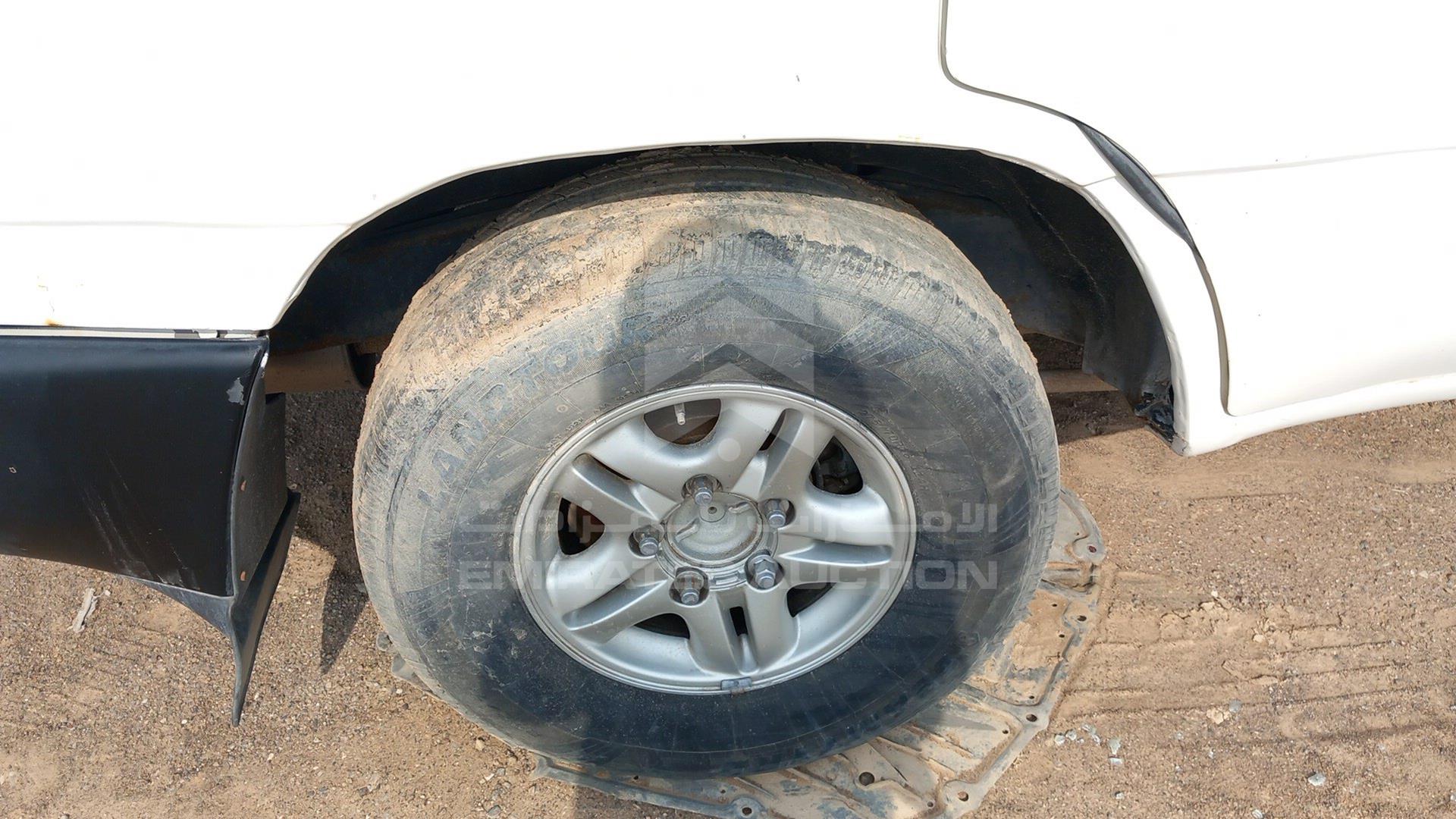 2001 TOYOTA LAND CRUISER VIN: JTEHJ09JX15016752