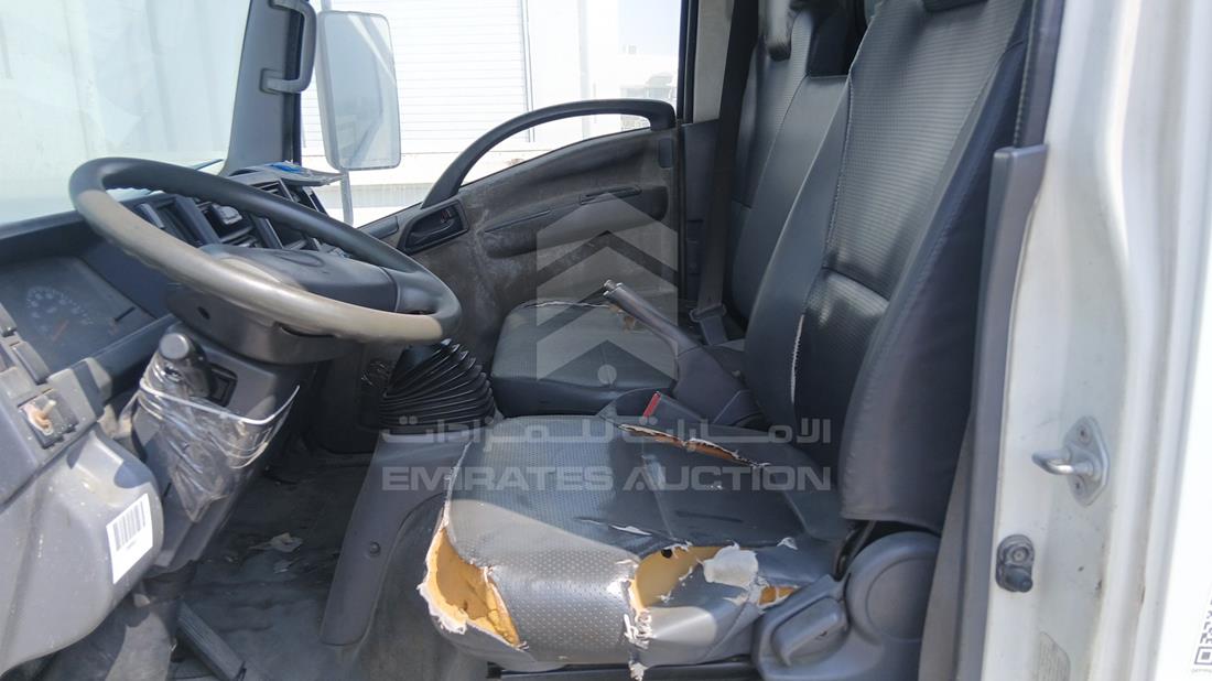 2014 Isuzu NMR — Front Left Driver Seat View — Photo 12