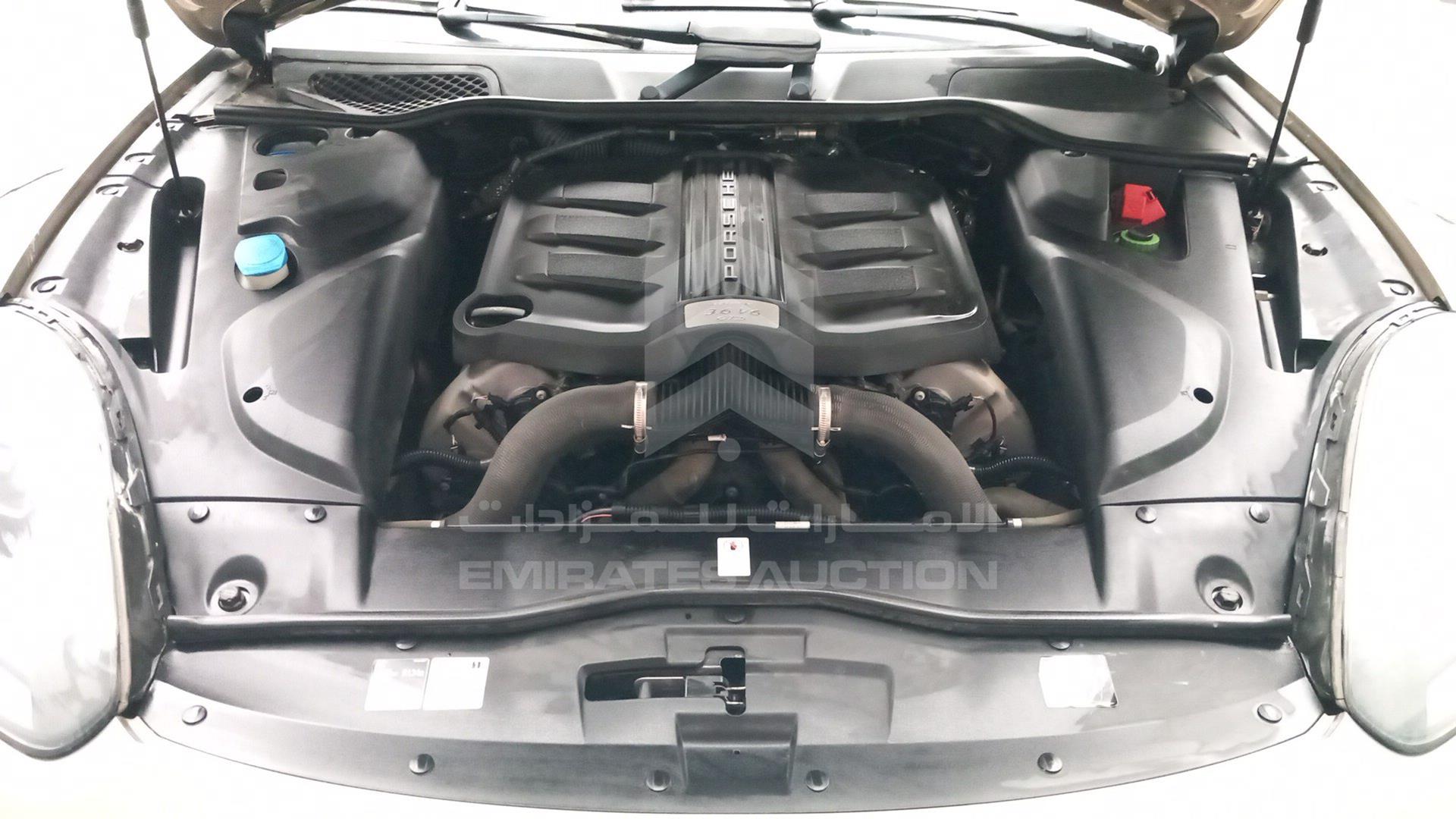 2016 PORSCHE CAYENNE VIN: WP1ZZZ92ZGLA72112