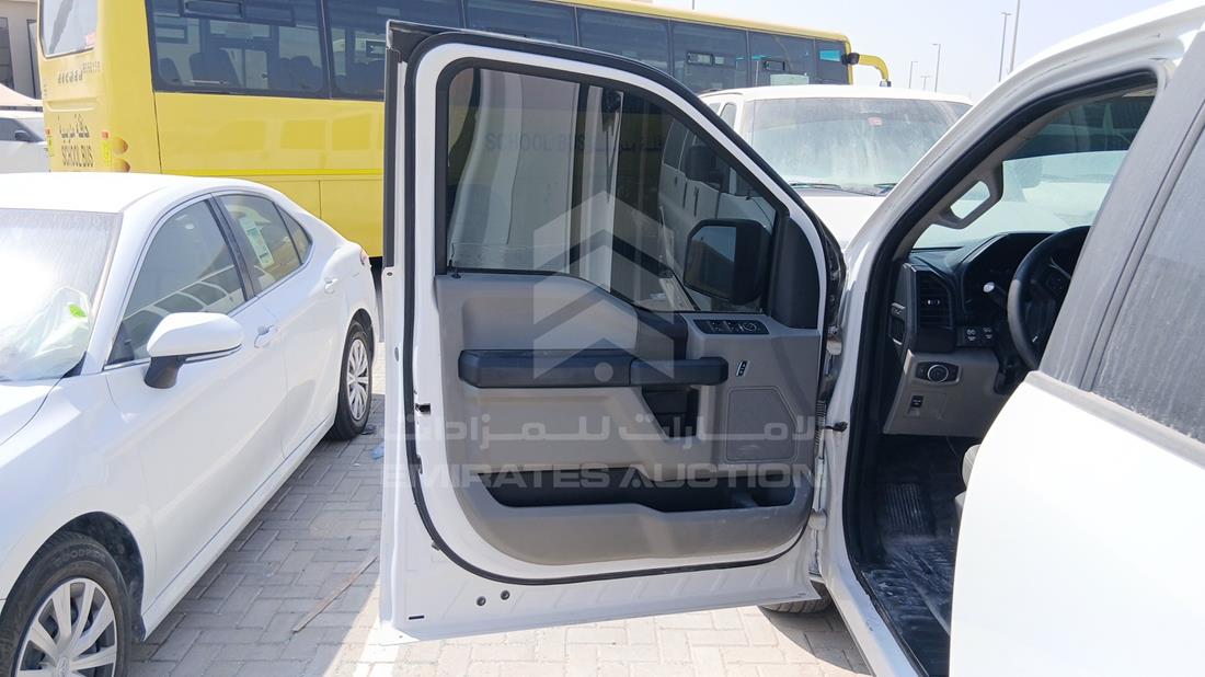 فورد اف 150 2019 — الباب الأمامي الأيسر — صورة 11