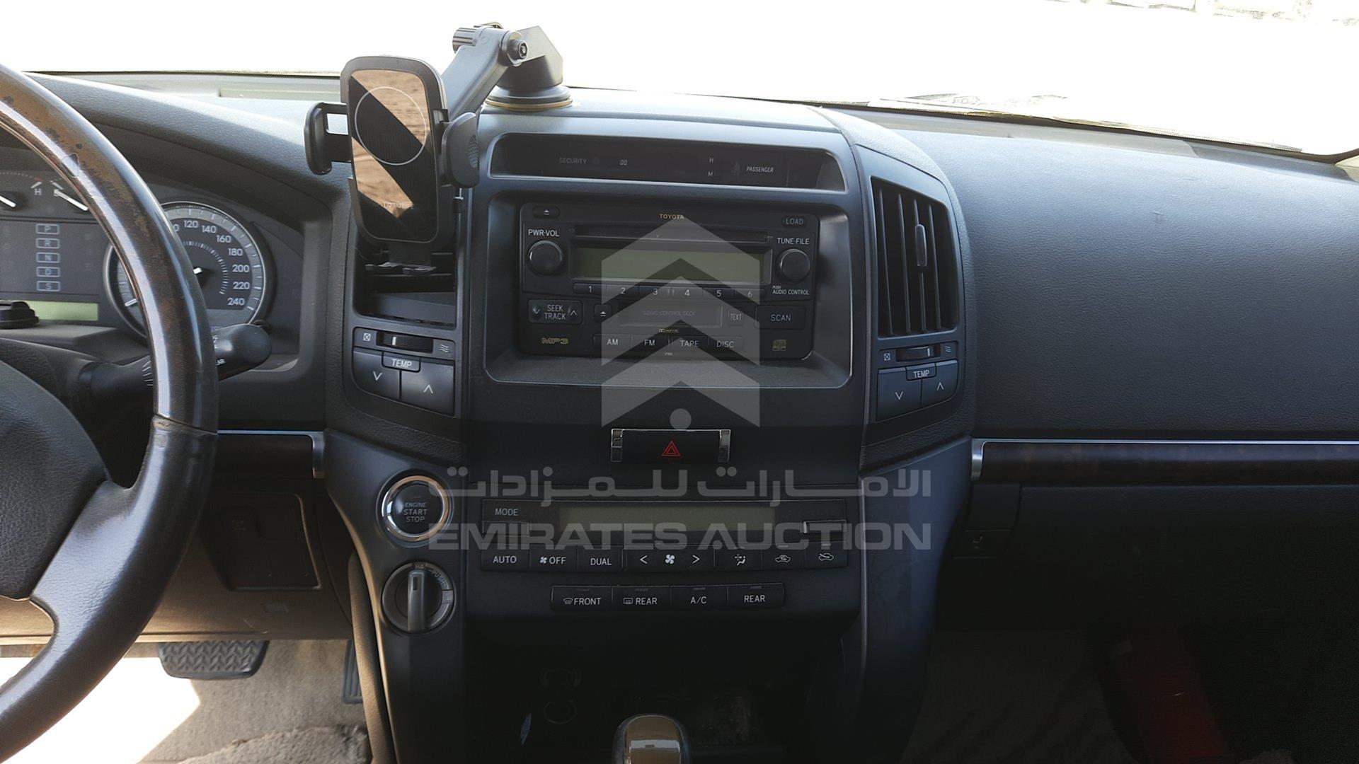 2009 TOYOTA LAND CRUISER VIN: JTMHU09J195011270