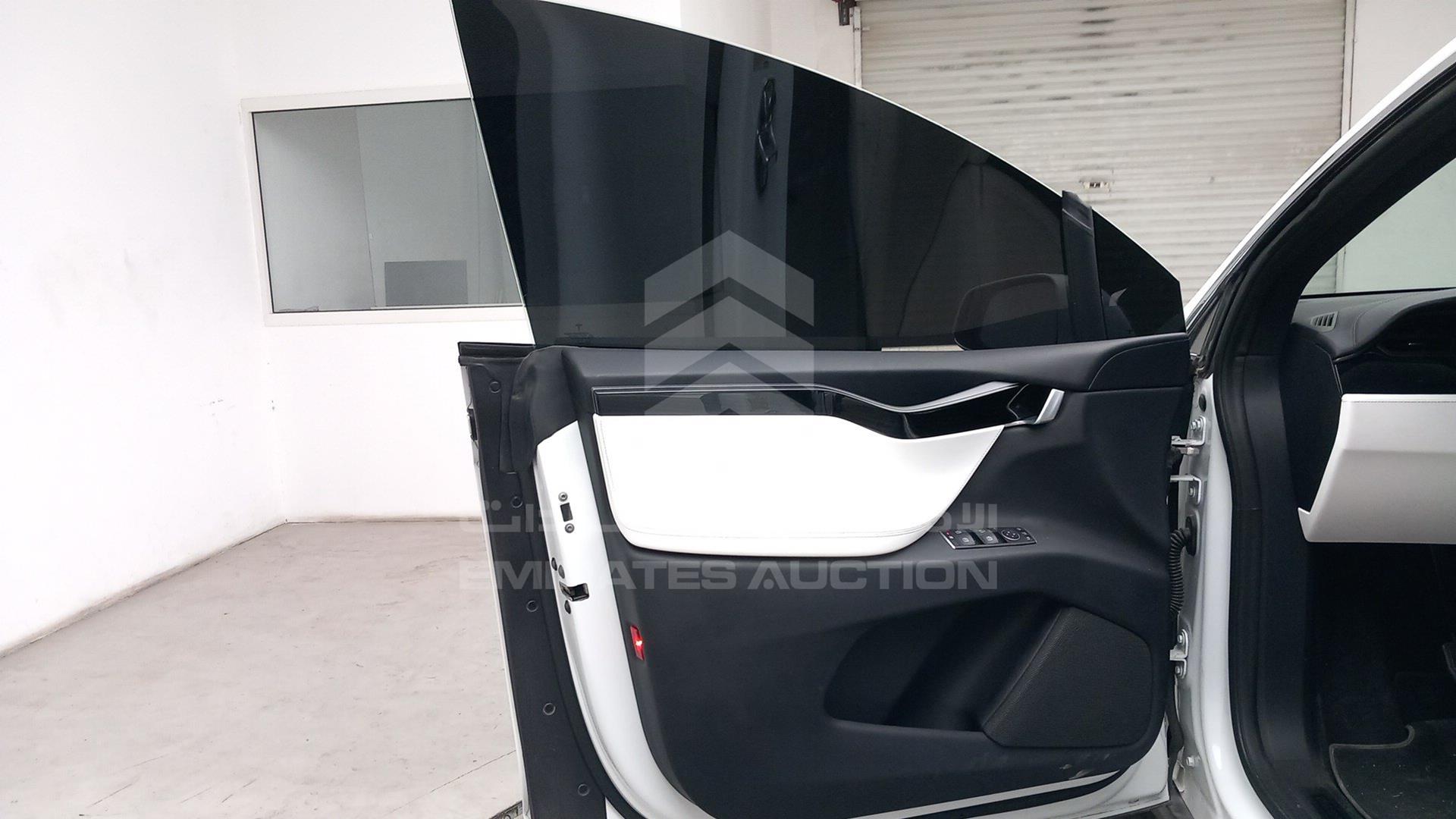 2018 TESLA MODEL X VIN: 5YJXCCE27JF116185