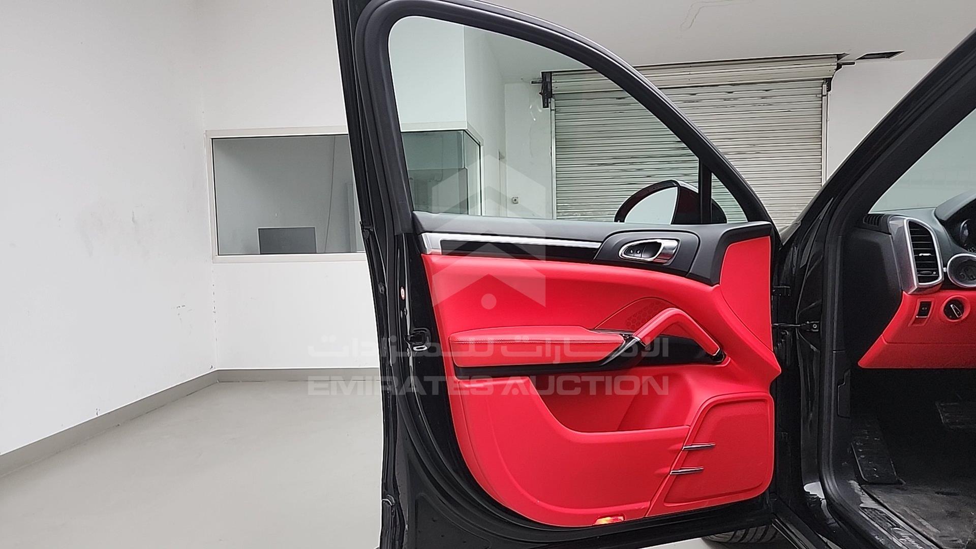 2016 PORSCHE CAYENNE VIN: WP1AA2A28GKA13573