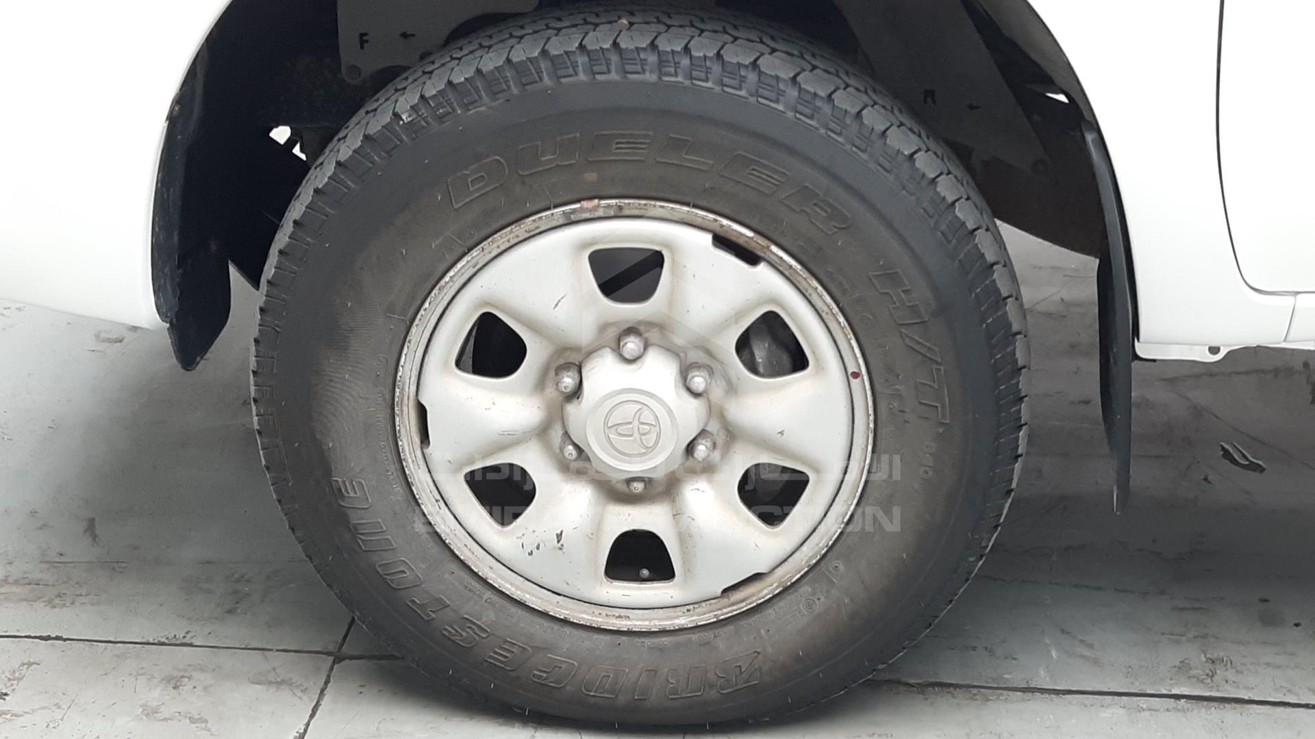 2014 TOYOTA HILUX VIN: MR0FX22G3E1392356