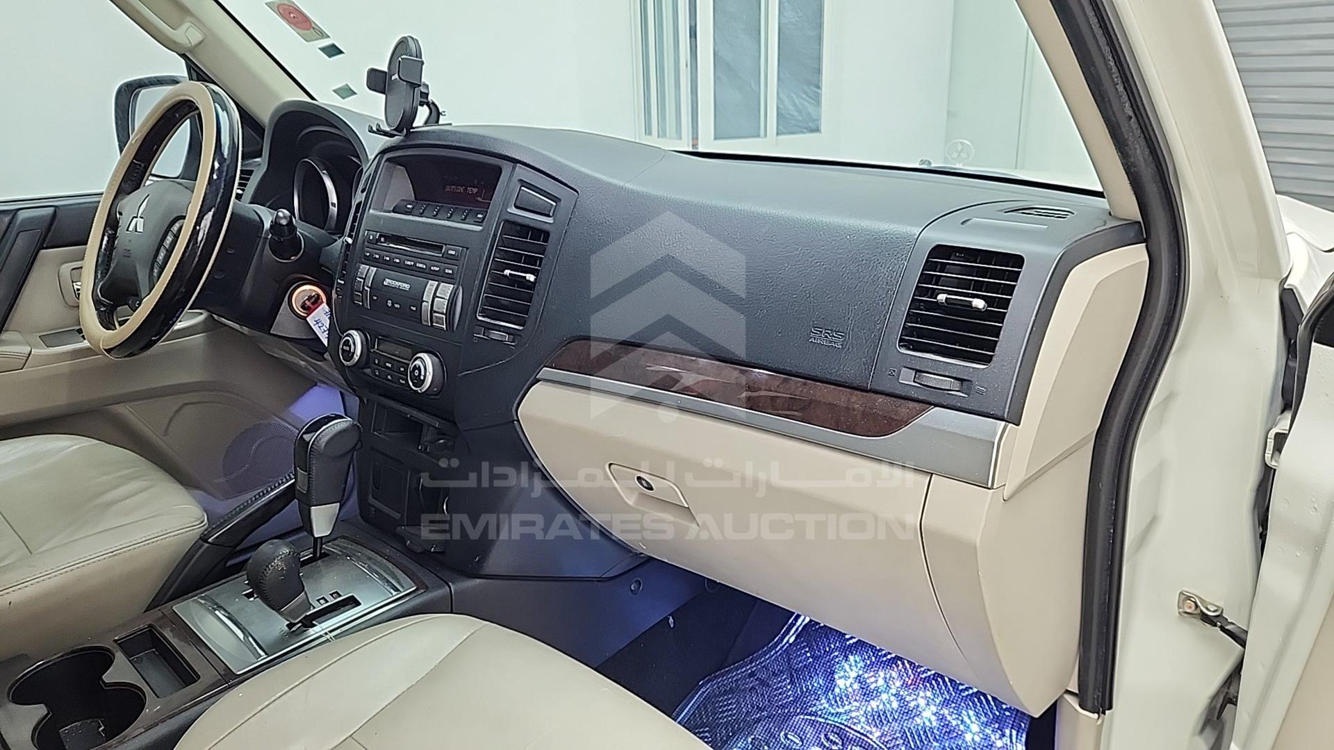 2010 MITSUBISHI PAJERO VIN: JMYLRV95WAJ716207
