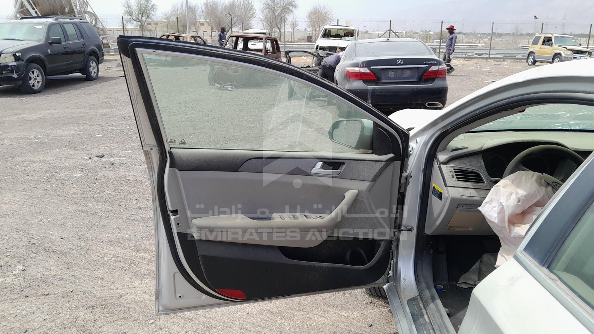 2015 HYUNDAI SONATA VIN: 5NPE24AF3FH001682