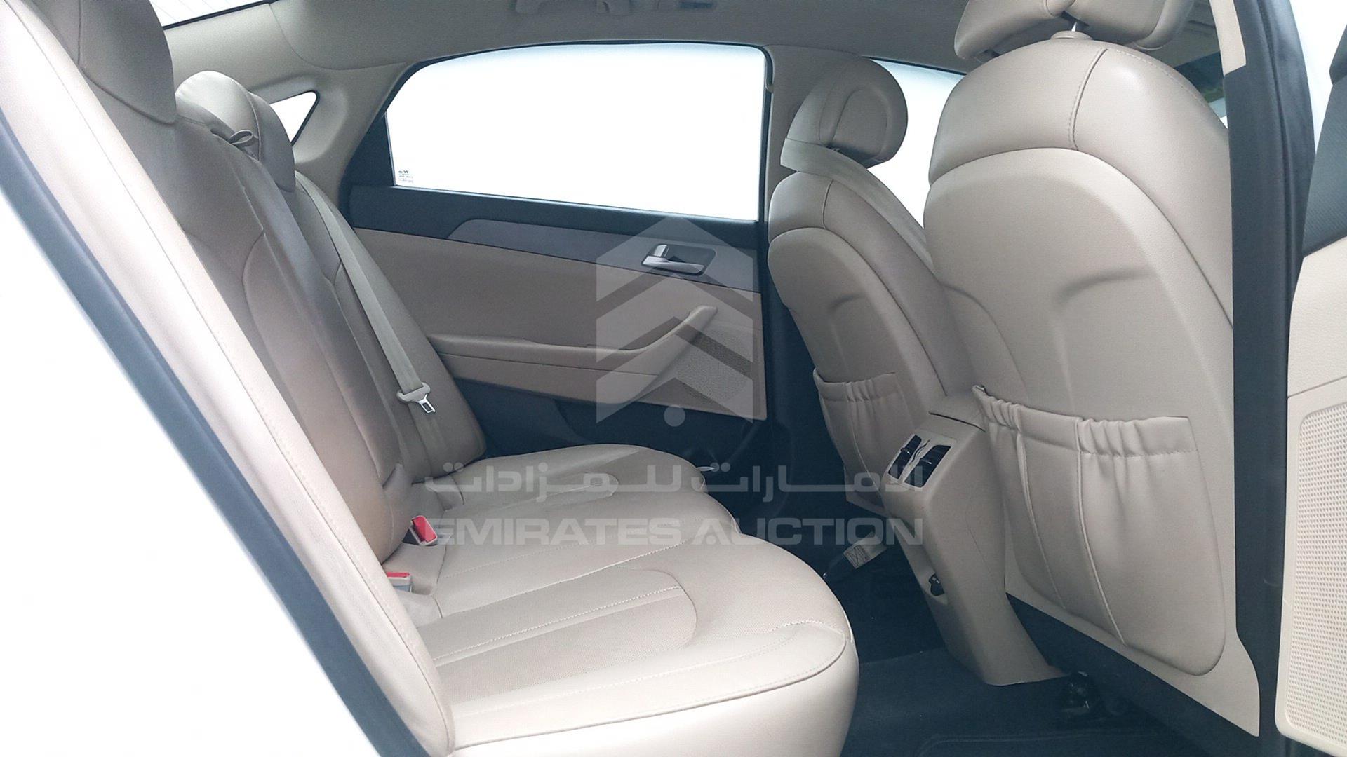 2016 HYUNDAI SONATA VIN: KMHE241G6GA168213
