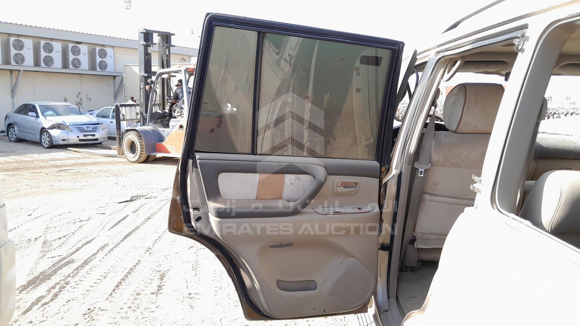 2006 TOYOTA LAND CRUISER VIN: JTEHT05J262085590