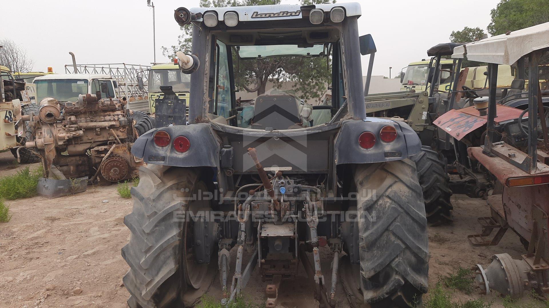 2002 TRACTOR --- VIN: MFDLM46029